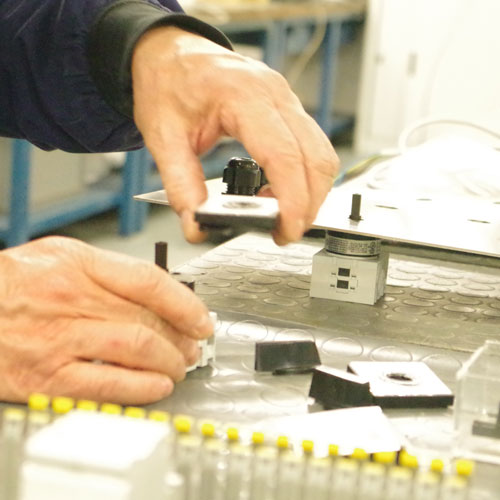 Comtec Produzione macchina automazione industriale settore cablaggio